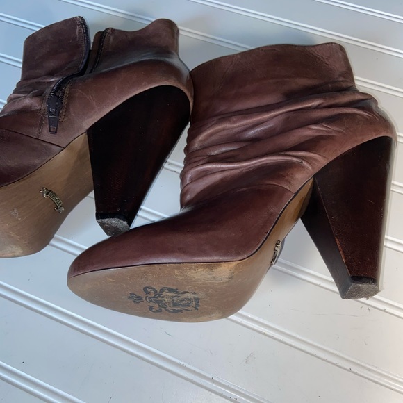 Fergie Ladies Size 9.5 M Brown Leather Zip Up Booties 4.75" Heels Good Condition - Picture 5 of 9